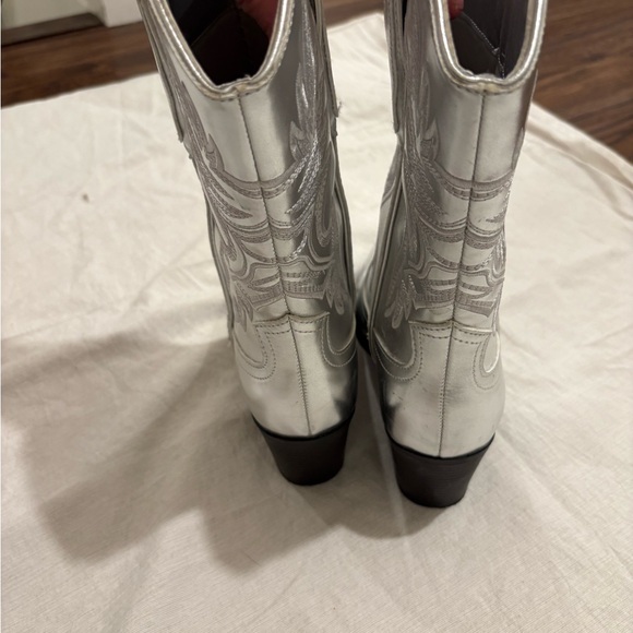 Forever 21 Silver Western Boots - Picture 4 of 4